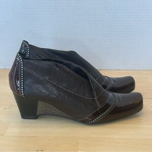Un Tour En Ville Slip On Leather Wedge Ankle Booties-Size 7.5/38